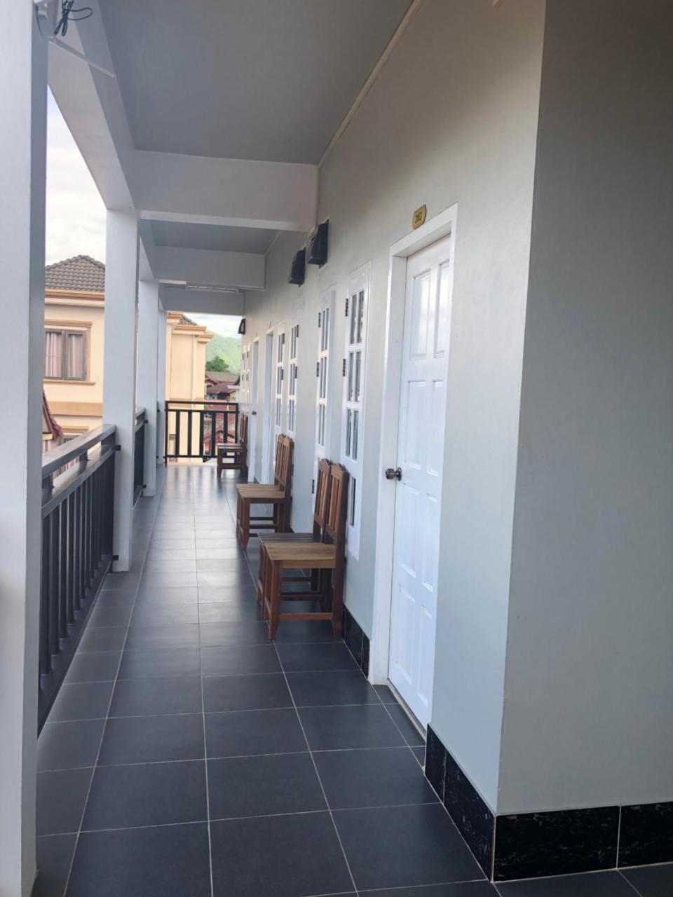 ואנג ויינג Jasmine Vangvieng Hotel מראה חיצוני תמונה